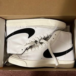 Nike Blazer Mid ‘77 BRAND NEW